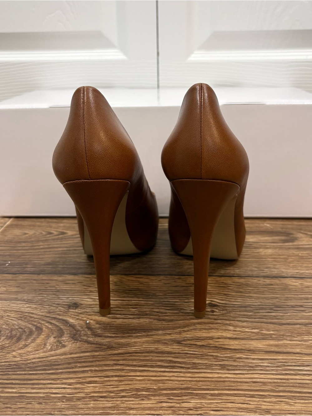 GUESS Cognac Leather Peep Toe Platform Pumps Heels Size 9 - Picture 4 of 11